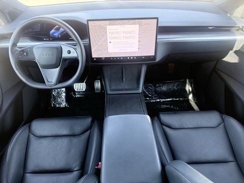 Used 2022 Tesla Model X Plaid image 2