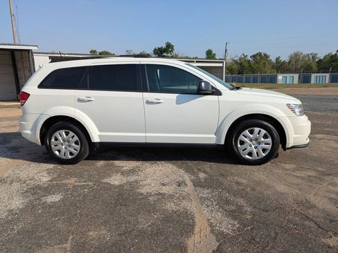 Used 2019 Dodge Journey SE FWD image 3