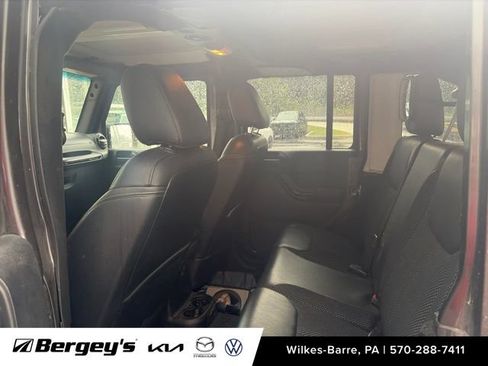 Used 2016 Jeep Wrangler Unlimited Sahara AWD/4WD image 5