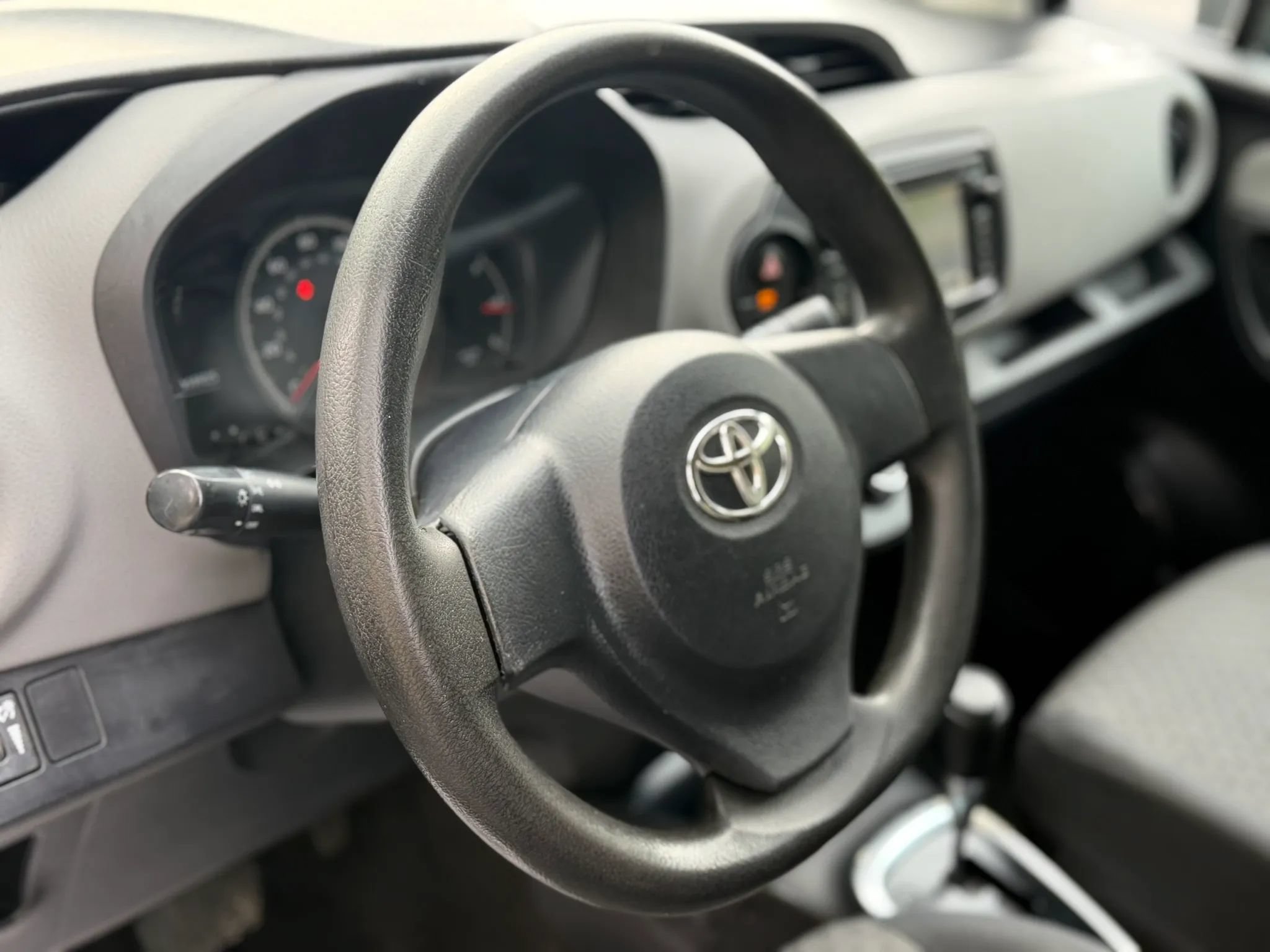 Used 2015 Toyota Yaris L FWD image 10