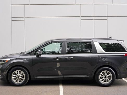 Used 2023 Kia Carnival LX FWD image 43