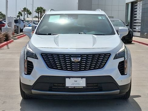 Certified 2022 Cadillac XT4 Premium Luxury w/ Enhanced Visibility Package FWD image 2