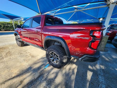 Used 2025 Chevrolet Colorado ZR2 w/ Technology Package AWD/4WD image 3