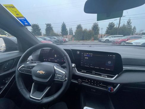 Used 2025 Chevrolet Equinox LT image 29