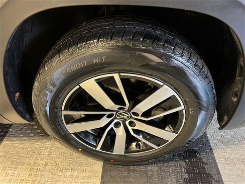 Certified 2022 Volkswagen Atlas SE image 9