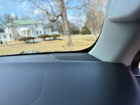 Used 2018 Chevrolet Suburban LT image 39