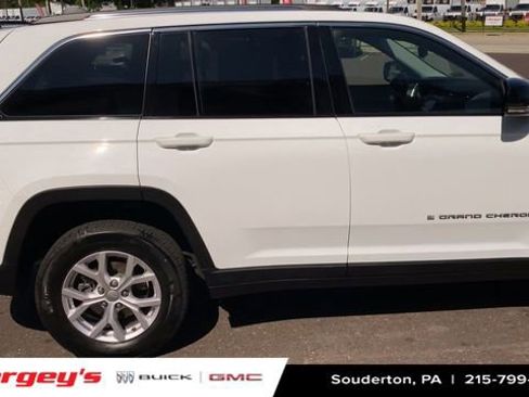 Used 2022 Jeep Grand Cherokee Limited AWD/4WD image 11