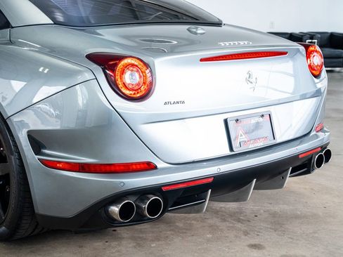 Used 2017 Ferrari California T image 25