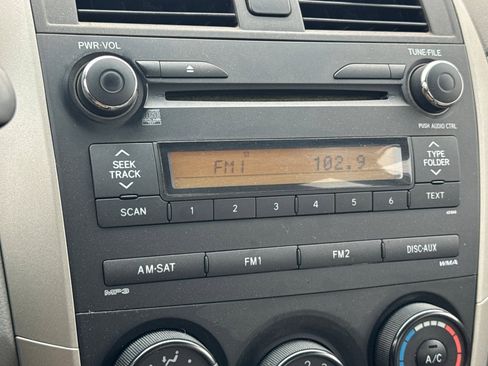 Used 2010 Toyota Corolla LE image 17