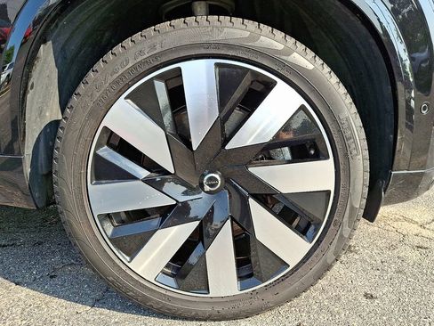 Used 2024 Volvo XC90 T8 Plus w/ Protection Package Premier AWD/4WD image 8