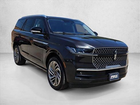 Used 2025 Lincoln Navigator Reserve AWD/4WD image 11