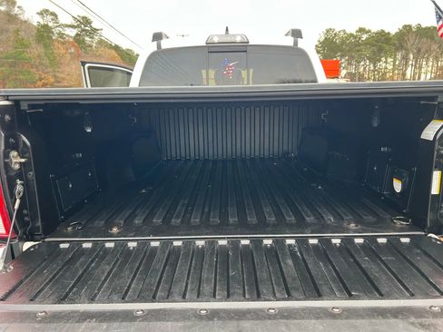 Used 2017 Toyota Tacoma TRD Off-Road image 23