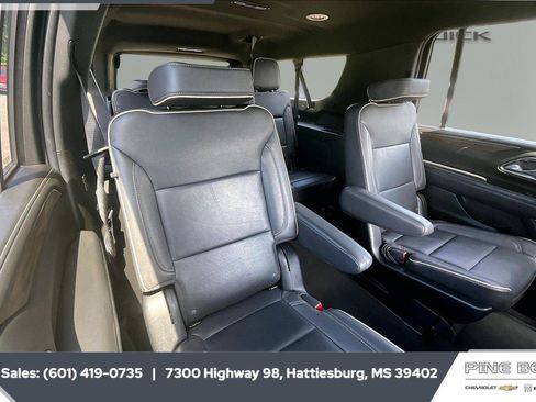Used 2023 Chevrolet Suburban Premier RWD image 20