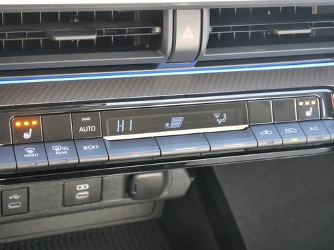 Used 2024 Toyota Prius XLE image 24