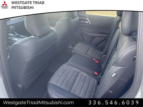 New 2026 Mitsubishi Outlander SE image 10