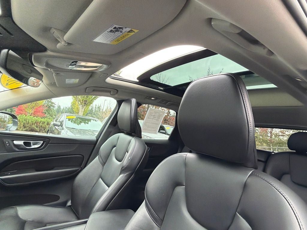 Used 2023 Volvo XC60 B5 Core AWD/4WD image 16