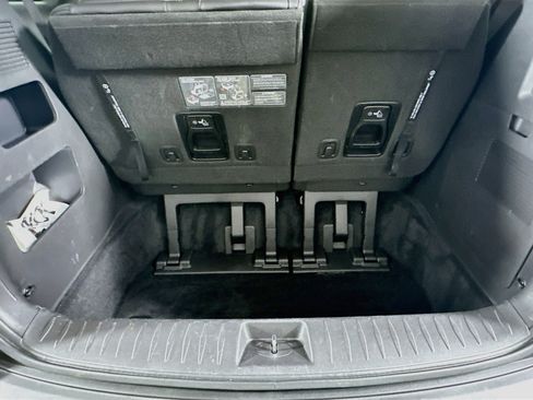 Used 2026 Kia Carnival FWD image 30