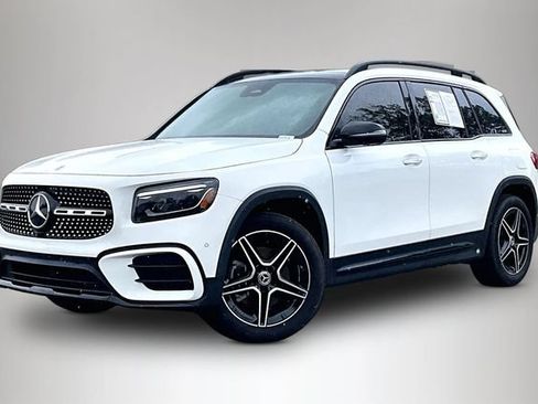Used 2025 Mercedes-Benz GLB 250 image 2