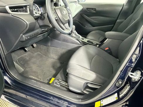 Used 2022 Toyota Corolla LE image 9