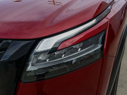 Used 2024 Nissan Pathfinder SL w/ Black Appearance Package image 10