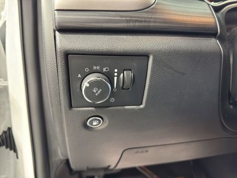 Used 2019 Jeep Grand Cherokee Laredo w/ Laredo X Package image 21