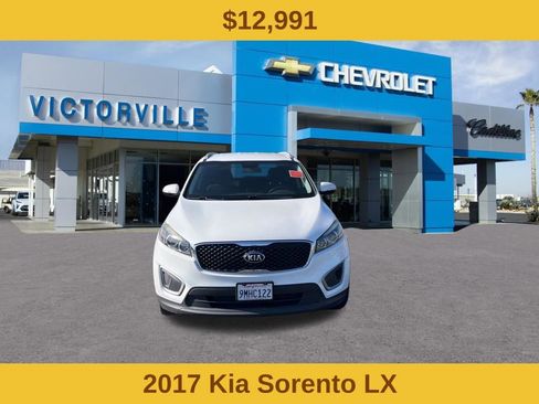 Used 2017 Kia Sorento LX FWD image 2