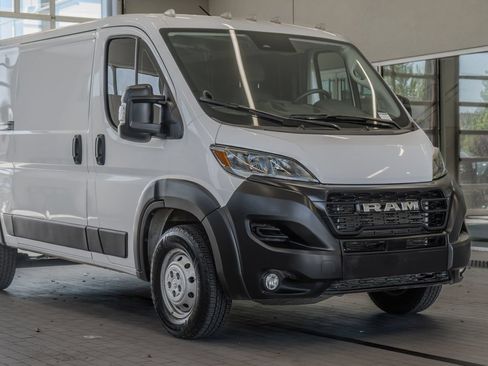 Used 2025 RAM ProMaster 2500 w/ Convenience Group FWD image 21