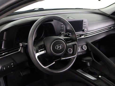 Used 2021 Hyundai Elantra SE image 32