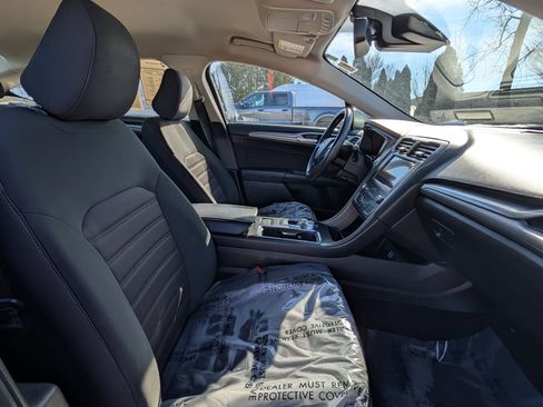 Used 2020 Ford Fusion SE image 12