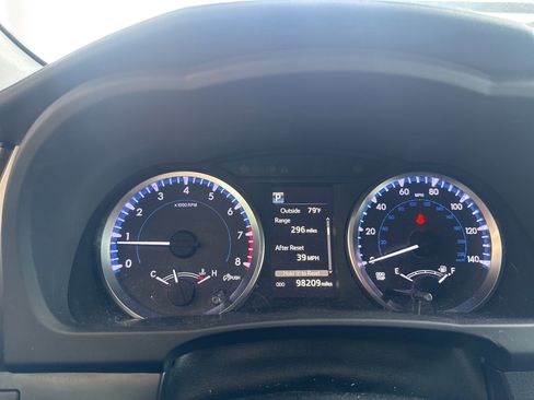 Used 2018 Toyota Highlander Plus AWD/4WD image 10
