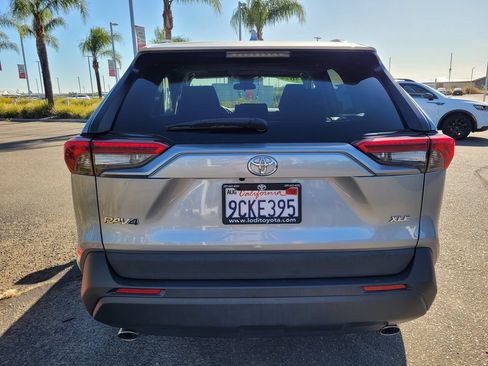 Used 2022 Toyota RAV4 XLE w/ Convenience Package FWD image 5