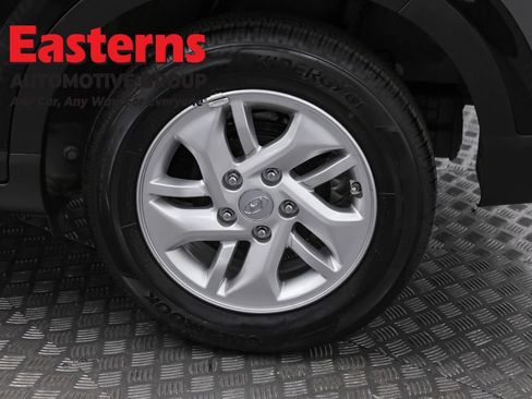 Used 2025 Hyundai Venue SE image 33