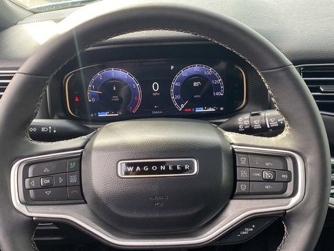 Used 2025 Jeep Wagoneer 4WD w/ Premium Group I image 10