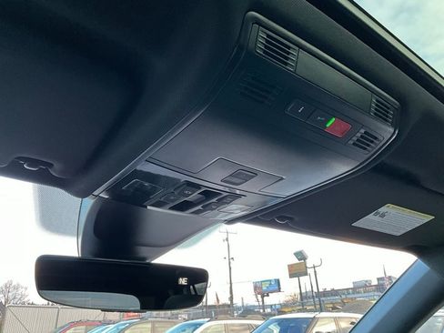 Used 2023 Volkswagen Tiguan SE R-Line image 17