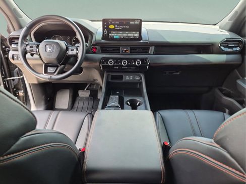 Certified 2025 Honda Pilot TrailSport image 27