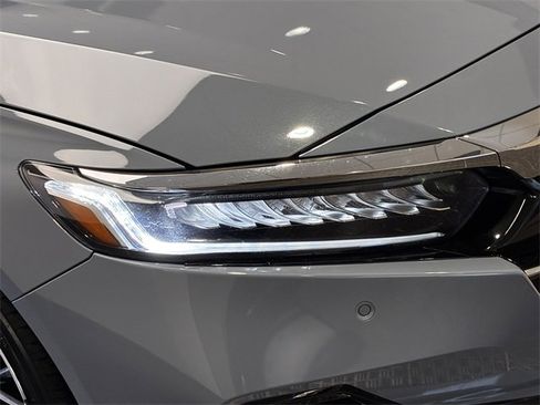Used 2022 Honda Accord Touring image 6