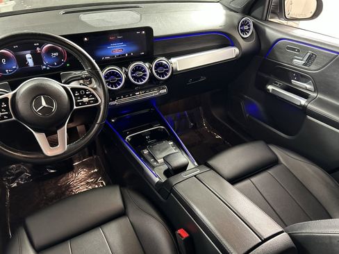 Used 2023 Mercedes-Benz GLB 250 w/ Premium Package image 23