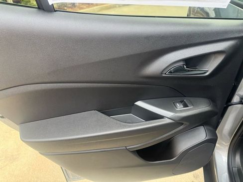 New 2026 Chevrolet Trax LT w/ Sunroof Package image 18