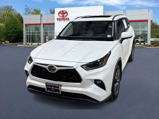 Certified 2021 Toyota Highlander XLE video 1