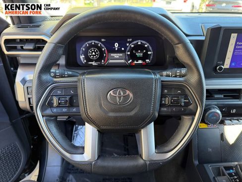 Used 2025 Toyota 4Runner TRD Off-Road image 18