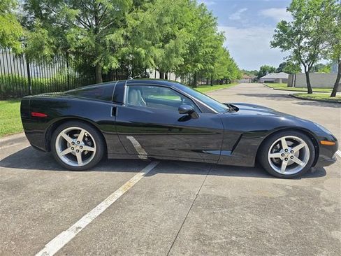 Used 2005 Chevrolet Corvette Coupe w/ Preferred Equipment Group RWD image 7
