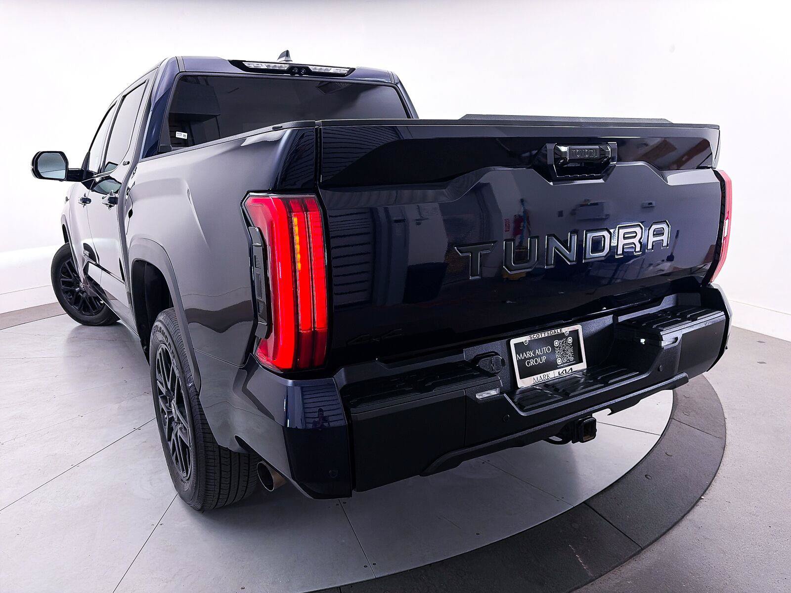 Used 2025 Toyota Tundra Limited AWD/4WD image 12