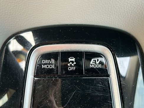 Used 2024 Toyota Corolla LE FWD image 32