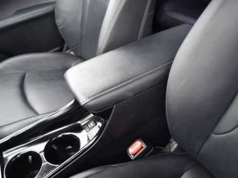 Used 2018 Toyota Prius Prime Premium FWD image 28