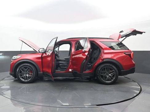 Used 2025 Ford Explorer ST-Line w/ Premium Package RWD image 35