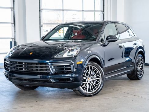 Used 2022 Porsche Cayenne Platinum Edition image 2