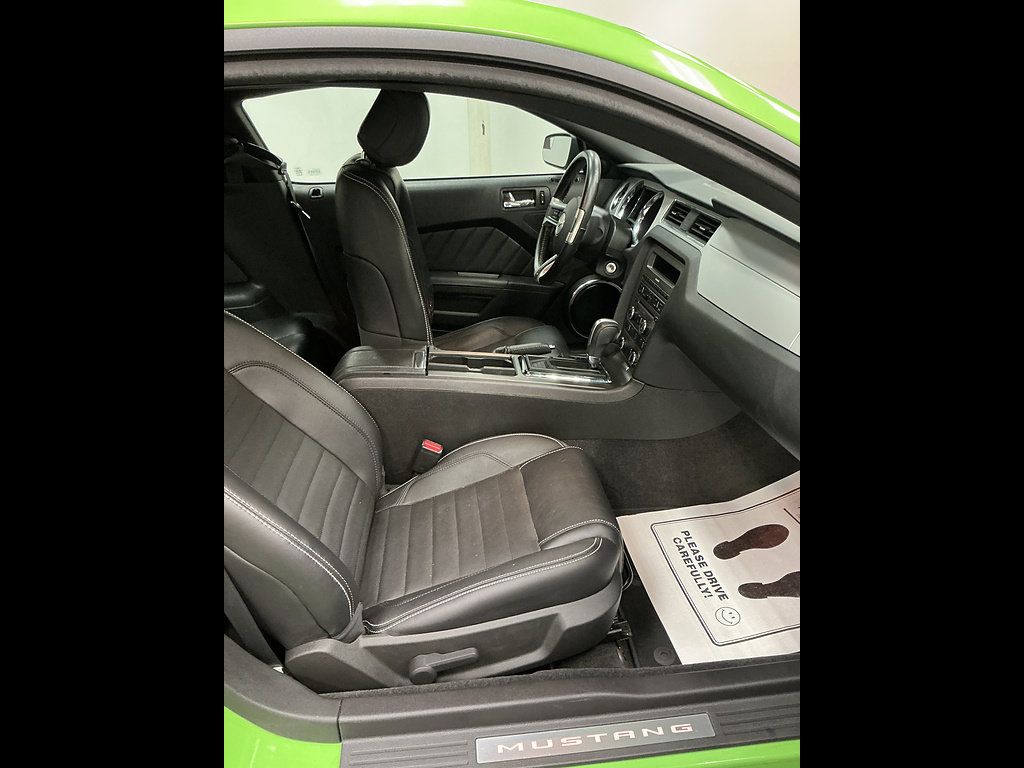 Used 2013 Ford Mustang Premium RWD image 16