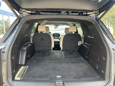 Used 2023 Chevrolet Traverse LT w/ LPO, Cargo Package AWD/4WD image 16