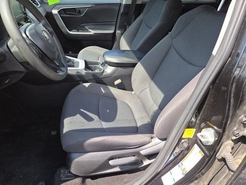 Used 2020 Toyota RAV4 LE w/ All Weather Liner Package AWD/4WD image 15