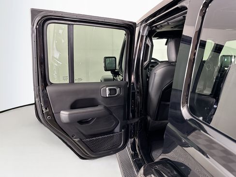 Used 2023 Jeep Wrangler Unlimited Sahara image 26